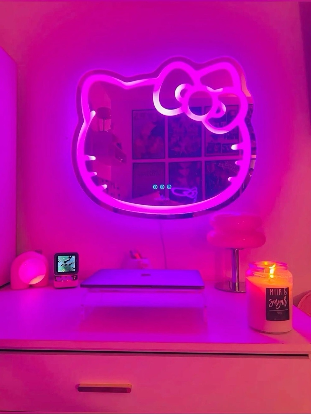 hello kitty mirror impression wall🎀